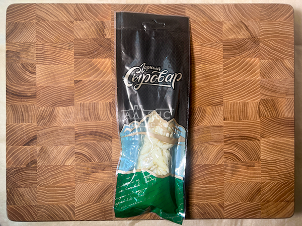 Сыр 100 гр ГОРНЫЙ СЫРОВАР (Косичка с укропом и чесноком) в Хабаровске