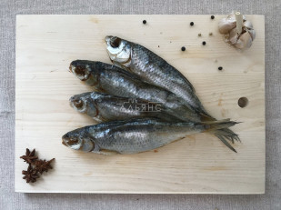 Семечки: Вобла вяленая астраханская средняя